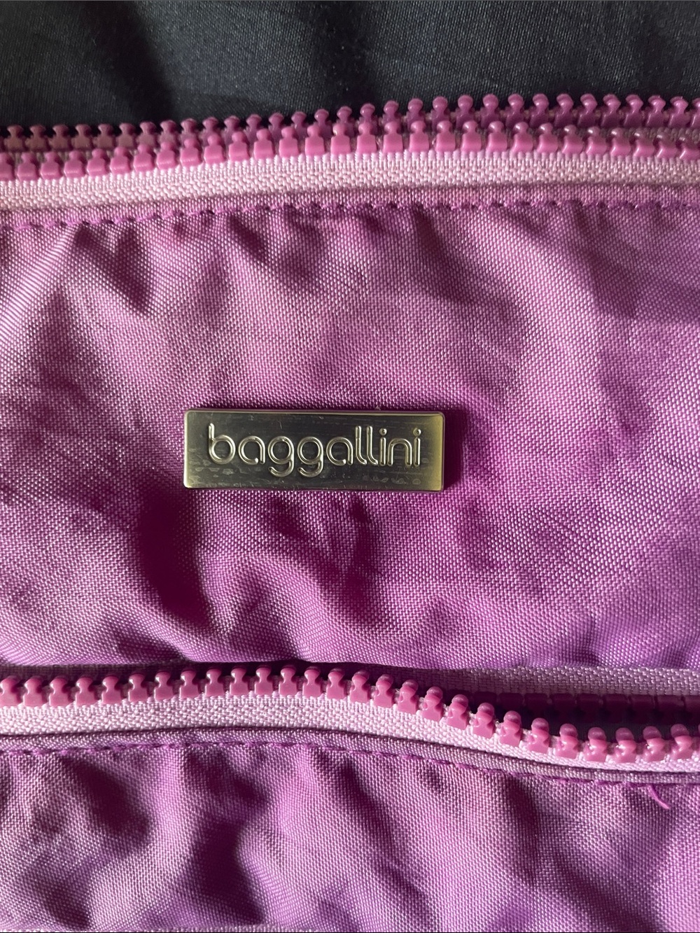 Baggallini Plum Crossbody with Multiple Zip Pockets - Picture 8 of 9